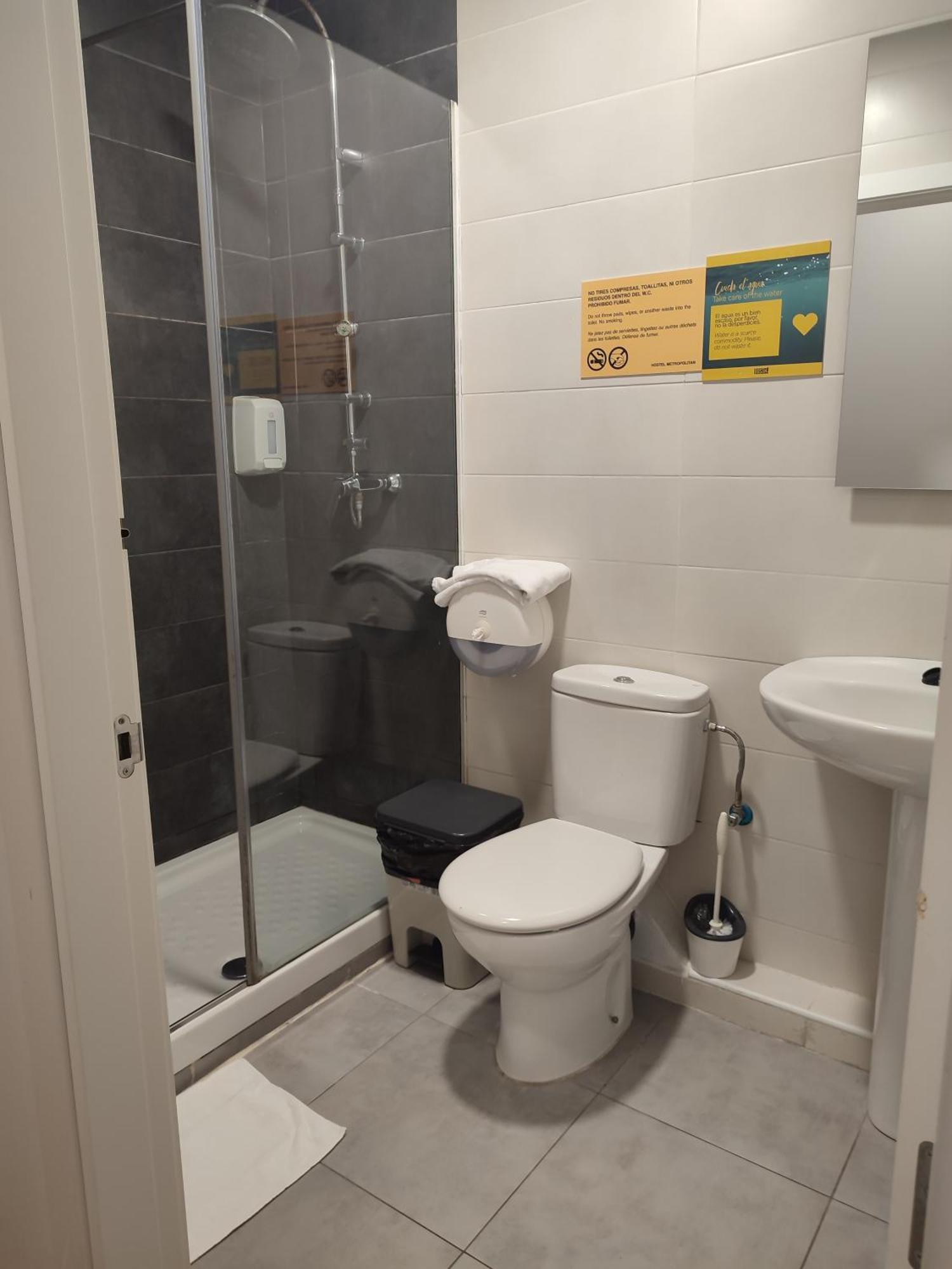 Bilbao Metropolitan Hostel By Bossh Hotels Exteriör bild