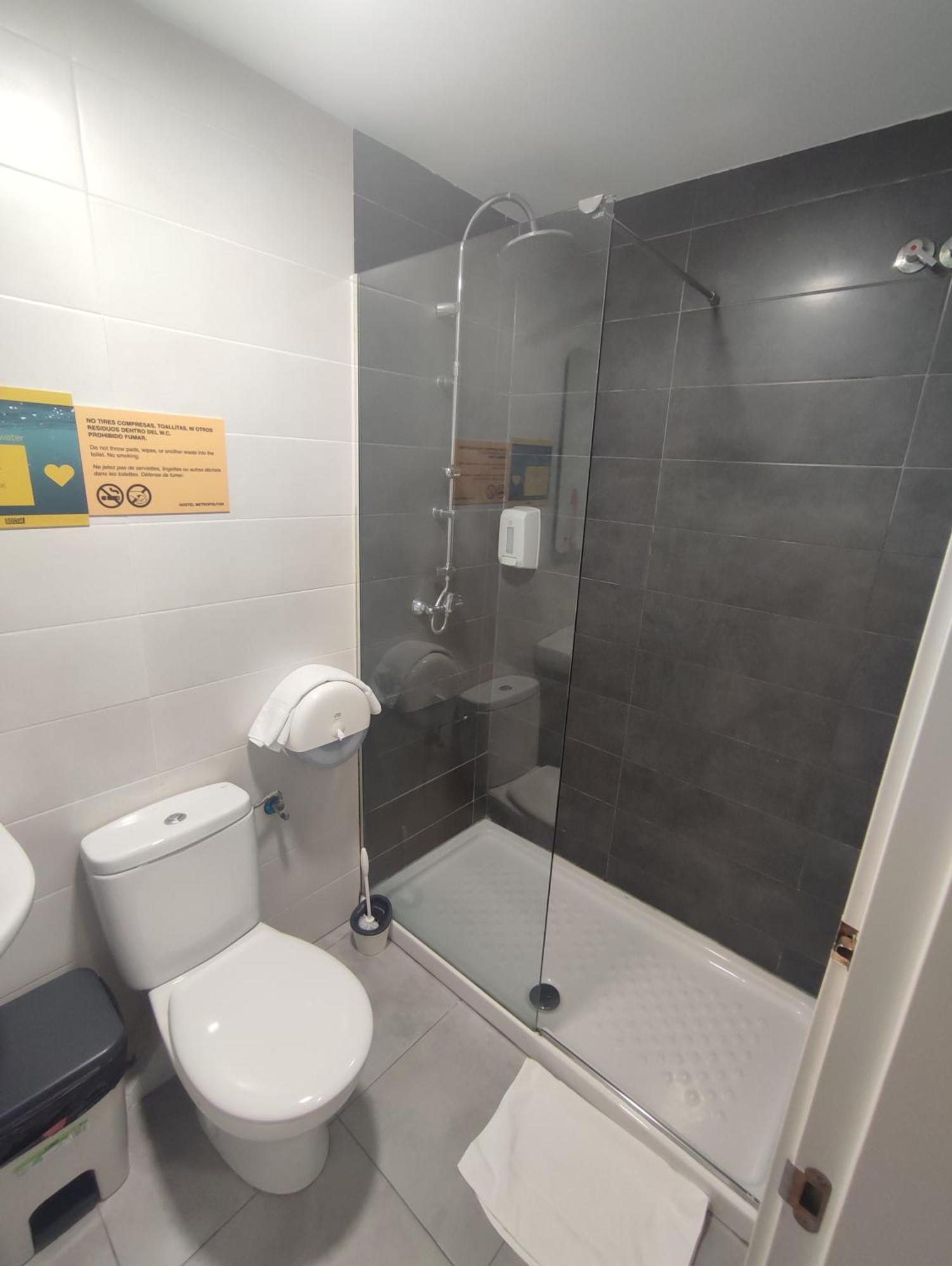 Bilbao Metropolitan Hostel By Bossh Hotels Exteriör bild