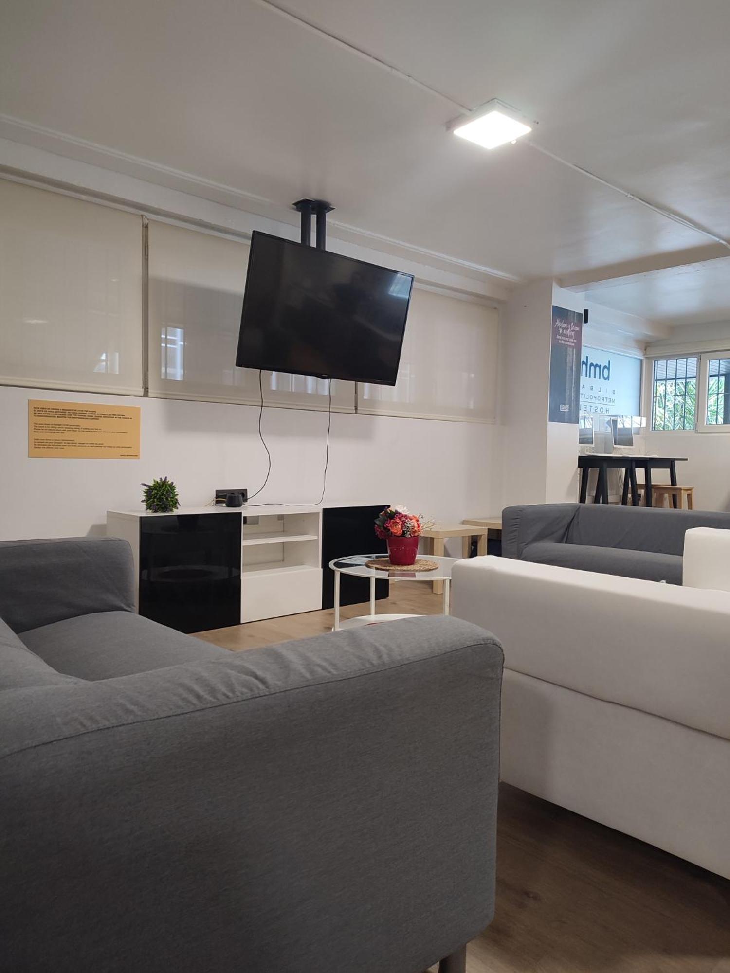 Bilbao Metropolitan Hostel By Bossh Hotels Exteriör bild