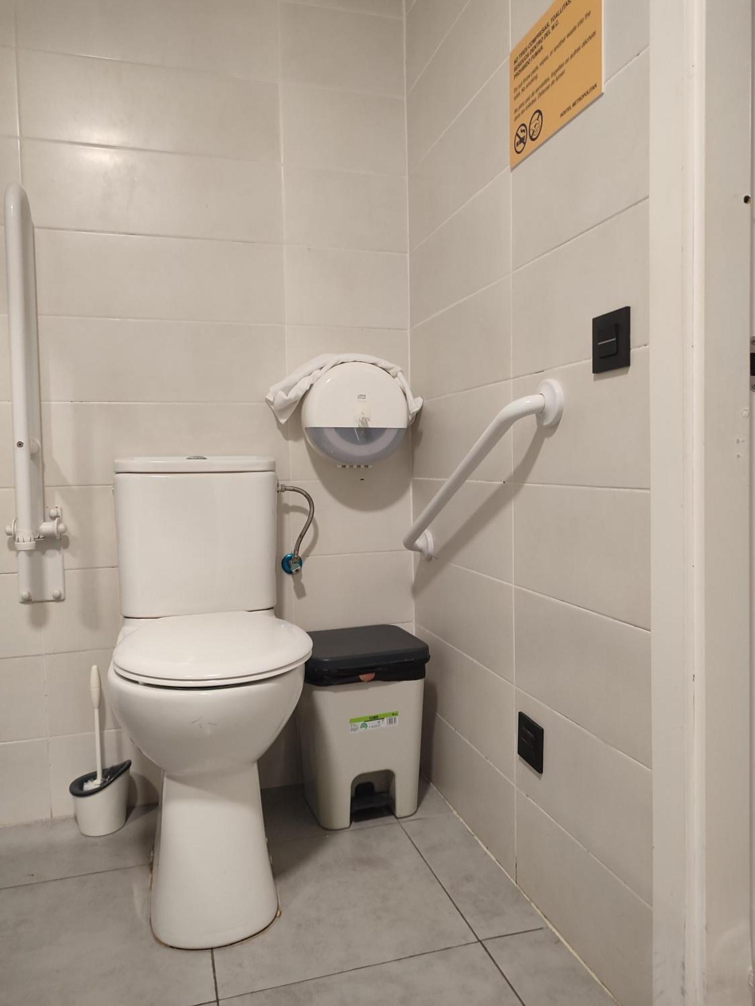 Bilbao Metropolitan Hostel By Bossh Hotels Exteriör bild