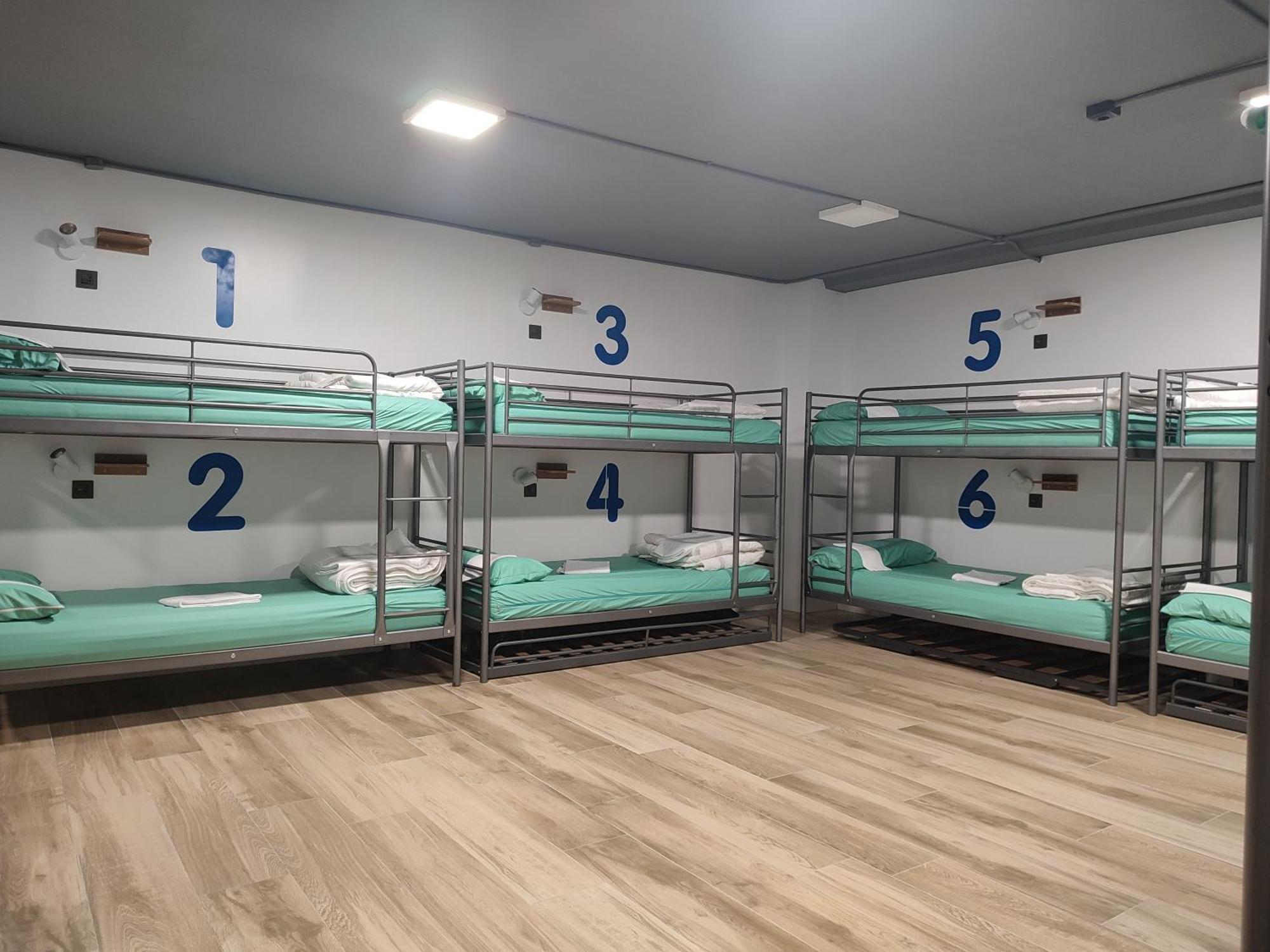 Bilbao Metropolitan Hostel By Bossh Hotels Exteriör bild