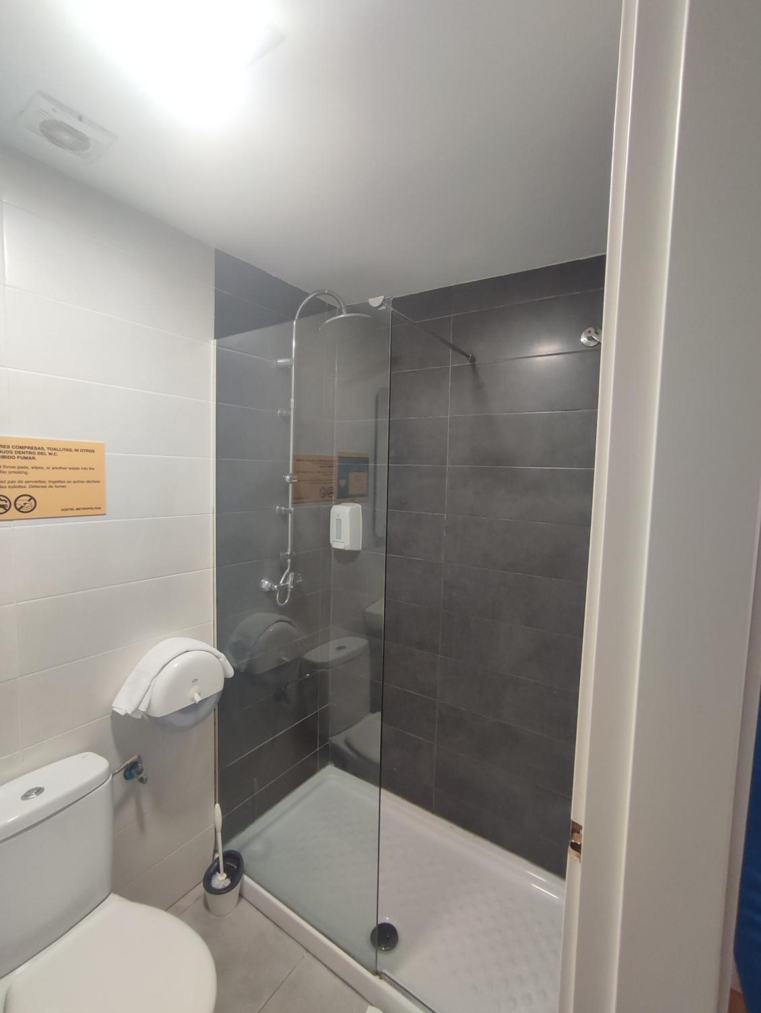 Bilbao Metropolitan Hostel By Bossh Hotels Exteriör bild